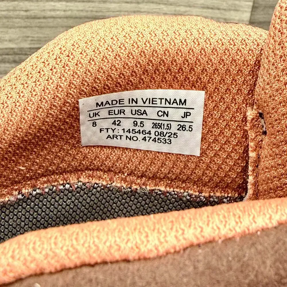 Salomon Quest 4 GTX Hiking Boots Men’s 8 / Women’s 9.5